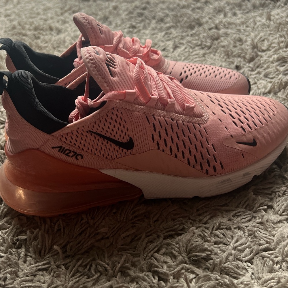 Nike 270 shoes